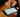 Person, der bruger en smartphone til at finde virksomhedens placering på Google Maps, som en del af optimering via Google My Business.